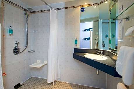 Double Room with Free Hot Breakfast - Accessible