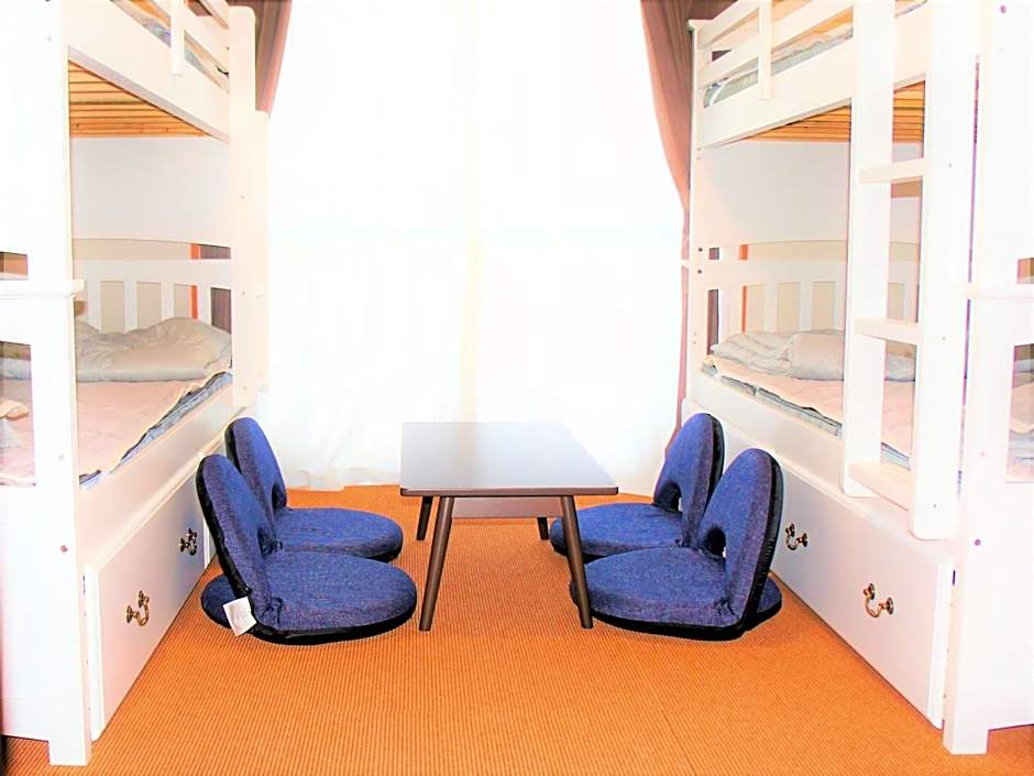 Yenn's Marina Inn Zamami Condominium