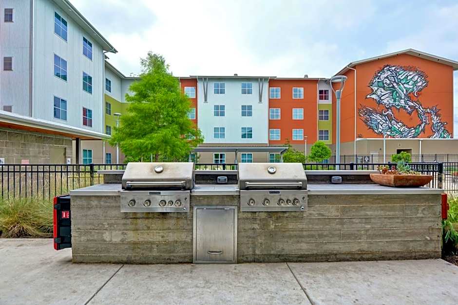 Homewood Suites By Hilton by TechRidge Parmer @ I-35