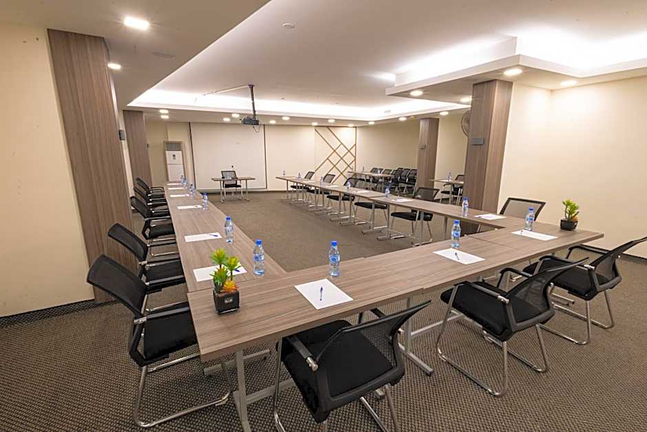 Palm Ville Suites