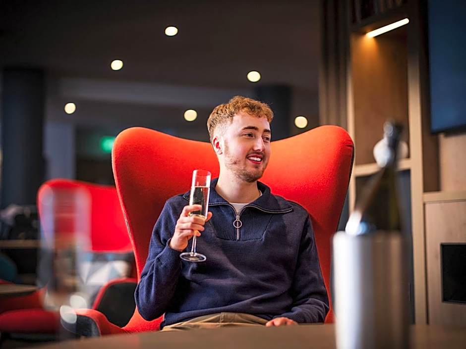 Holiday Inn Express Cheltenham Town Centre By IHG