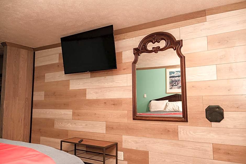Provo Inn & Suites