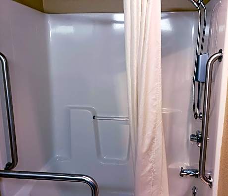 2 Queen Mobility Accessible Bathtub Work Desk Microwave Fridge Wi-Fi Non-Smoking Full Breakfast