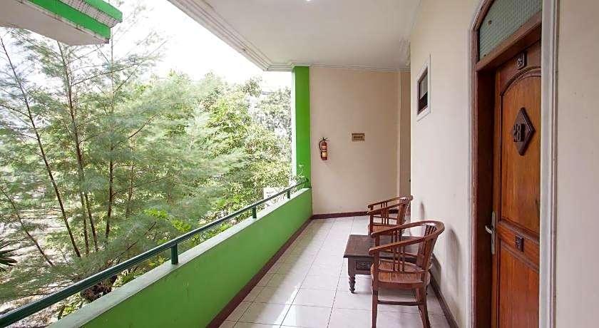 RedDoorz @ Genteng Surabaya 2