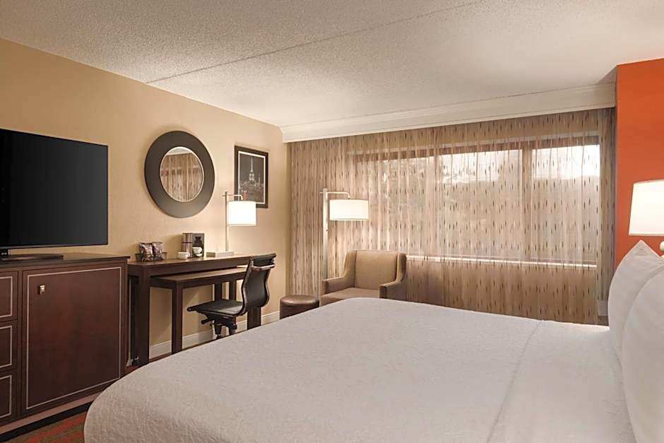 LaGuardia Plaza Hotel