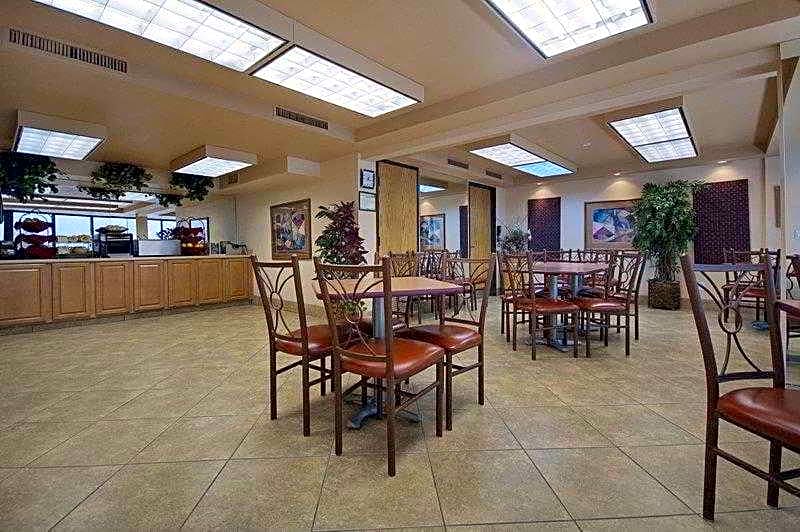 Ramada By Wyndham Mesa-Mezona Hotel