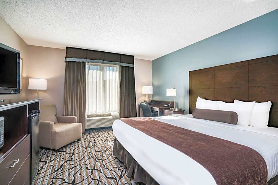 Days Inn & Suites by Wyndham Wausau