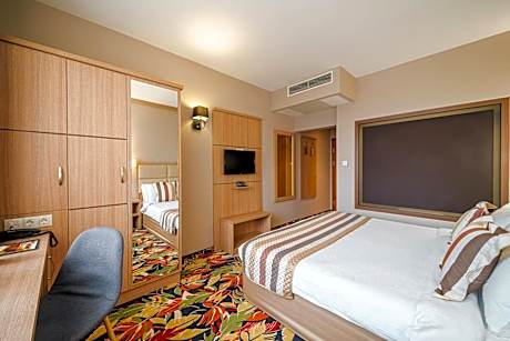 Standard Room with Garden View