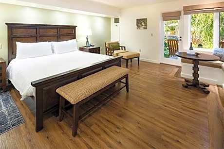 Pavilion Deluxe King