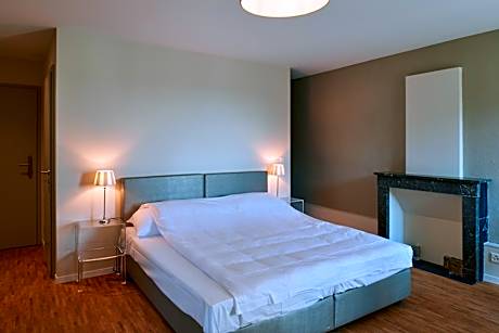Superior Queen Room with Kitchenette