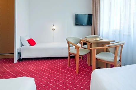 Triple Room (1 Adult)