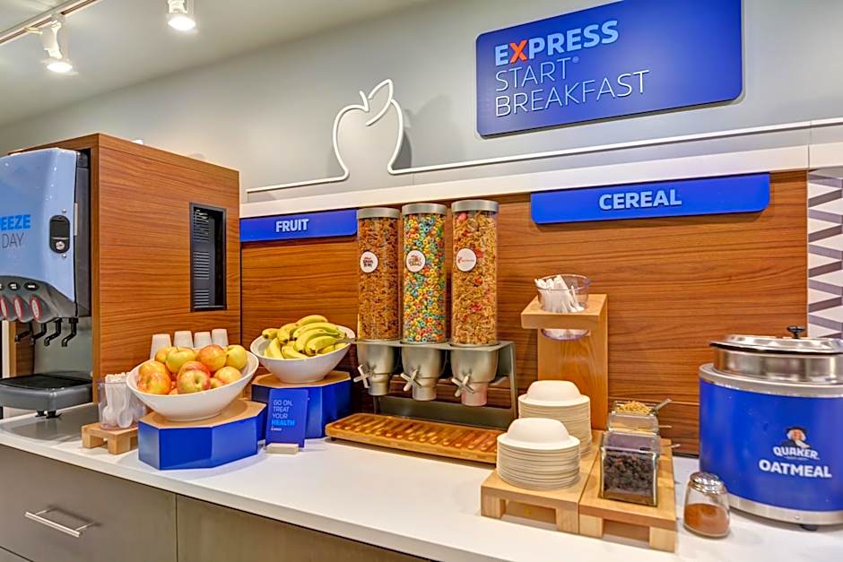 Holiday Inn Express Hotel & Suites Milwaukee-New Berlin By IHG