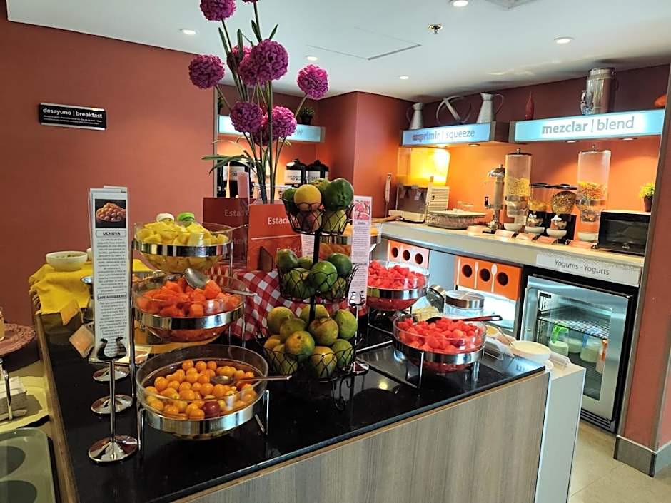 Hampton Inn By Hilton Bogota Usaquen
