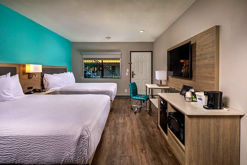 Travelodge by Wyndham LAX South