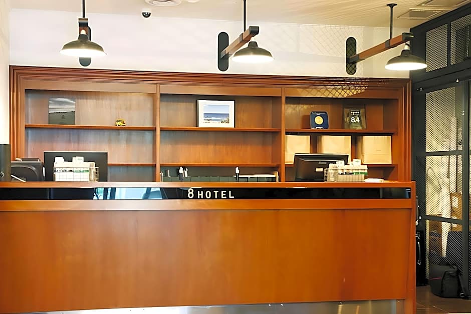 8hotel