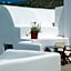 Akrotiri Hotel