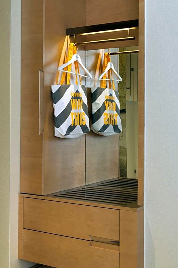 The Envoy Hotel, Autograph Collection by Marriott