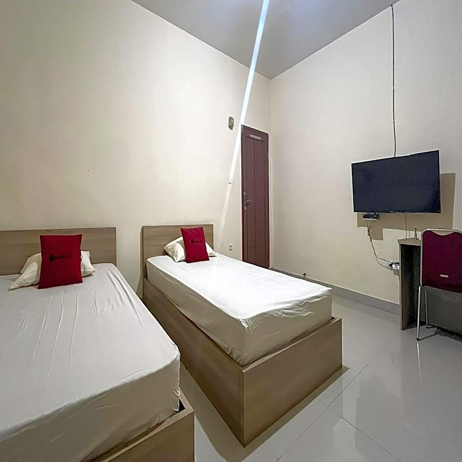 Reddoorz Syariah at Pondok Bintang Jalan Biring Romang Makassar