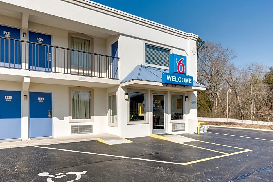 Motel 6 Kingston