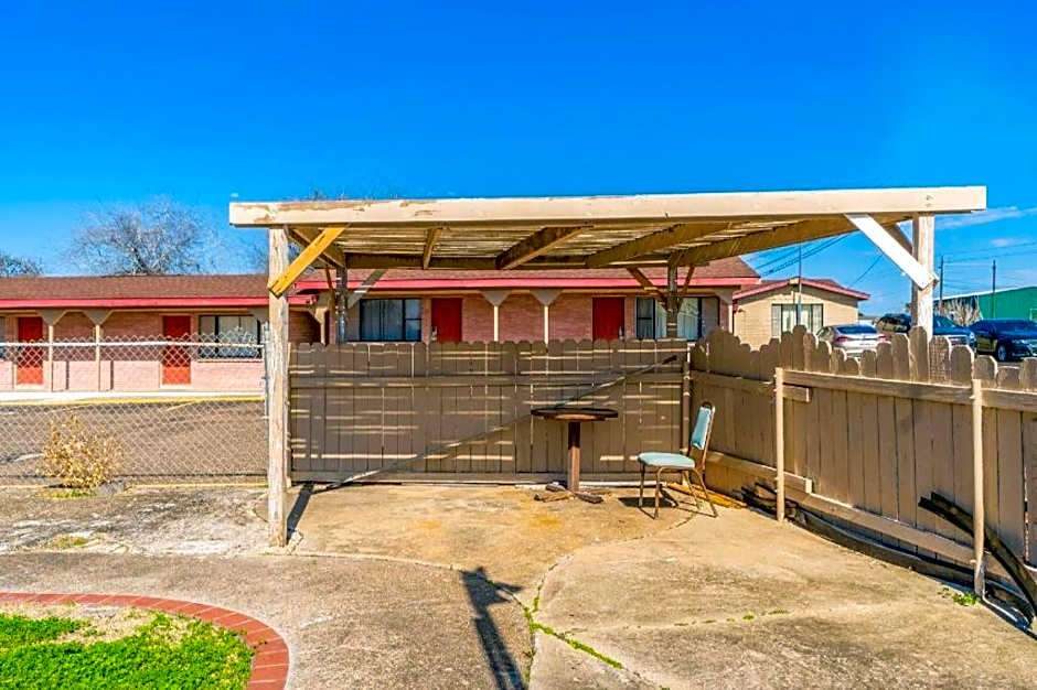 Capital O Hotel Beeville - US 181