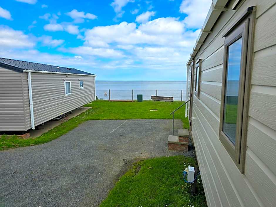 Castaways Holiday Park