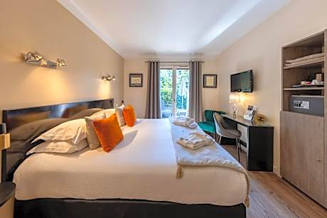 Large Room with Terrace