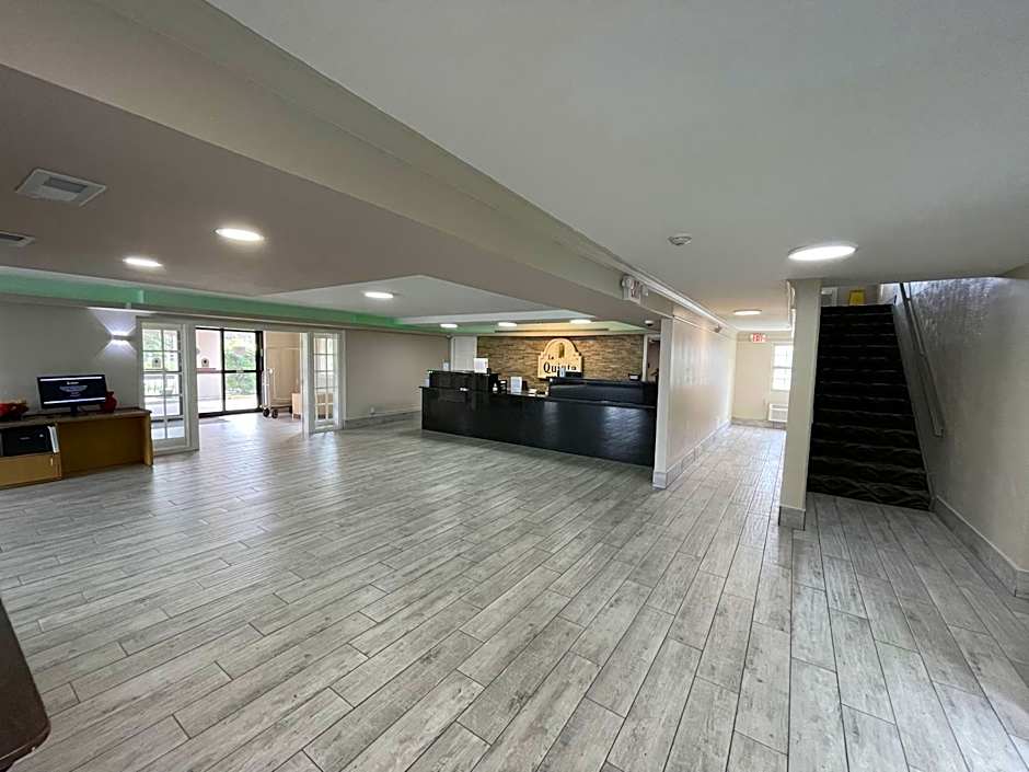 La Quinta Inn & Suites by Wyndham Indianapolis Airport Lynhurst