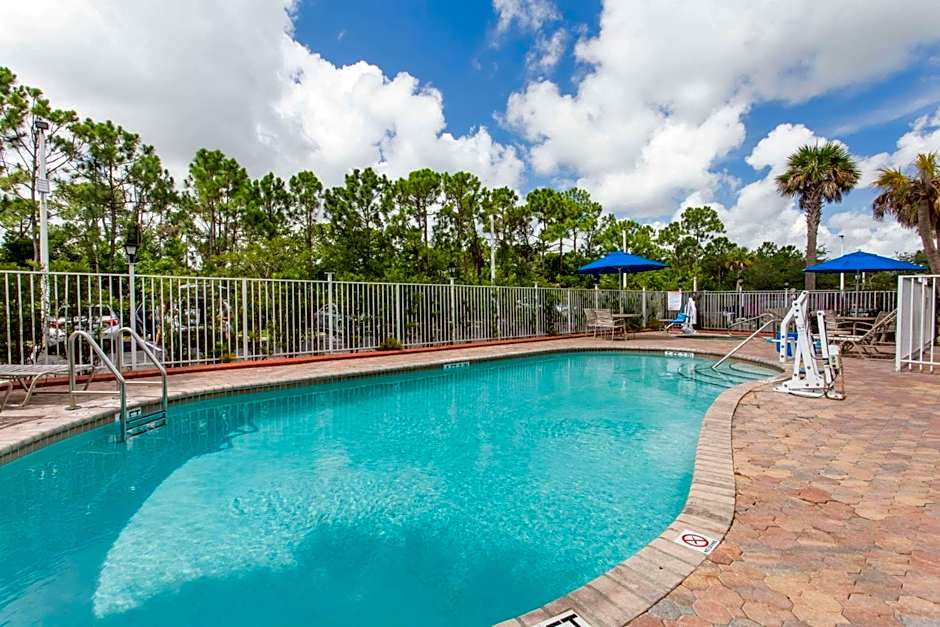 Days Inn & Suites by Wyndham Fort Pierce I-95