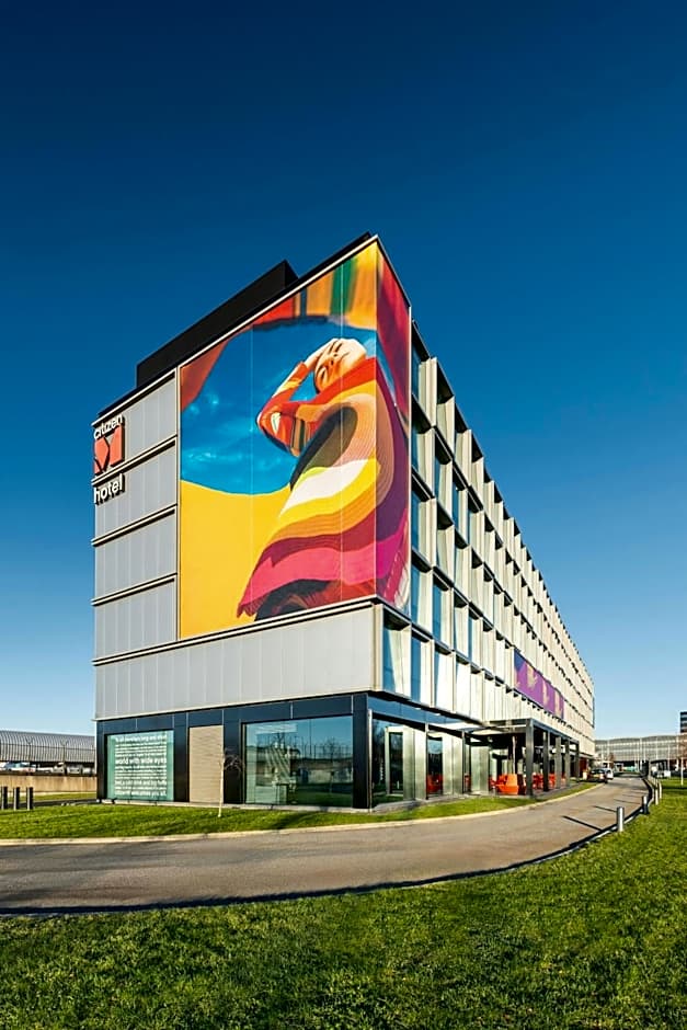 citizenM Schiphol Airport