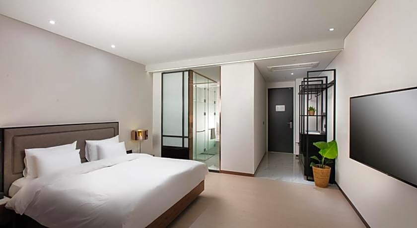 N Bridge Hotel