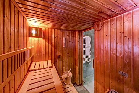 King Sauna Suite With Sofa Bed /// Suite - King - Private Sauna
