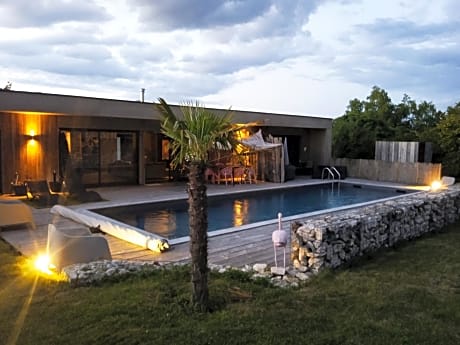 Suite contemporaine et spa privatif
