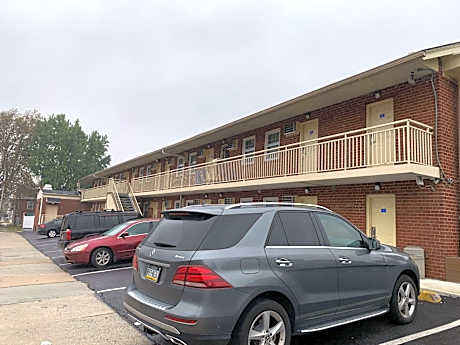 Red Carpet Inn - Norristown