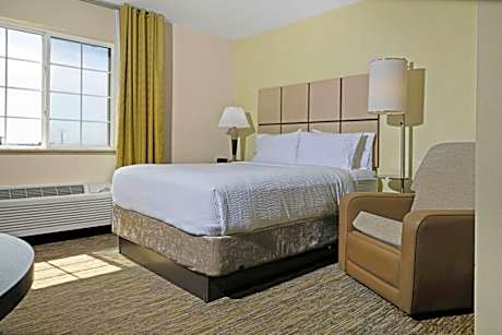 Queen Studio Suite with Bath Tub - Mobility Accessible - Non-Smoking