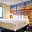 Days Inn & Suites by Wyndham Waterloo
