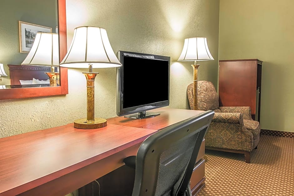 Quality Inn & Suites Ann Arbor Hwy 23