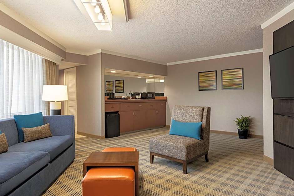 Embassy Suites By Hilton Hotel Kansas City-Overland Park