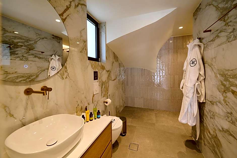 Monarco Executive Rooms