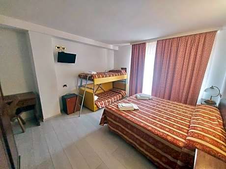 Classic Quadruple Room