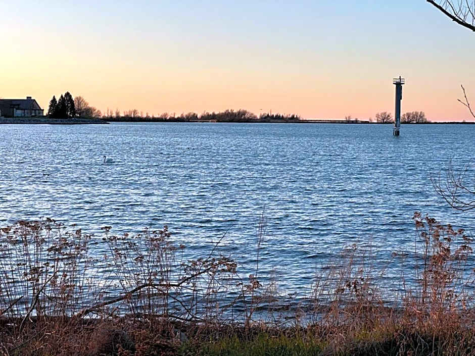 Beautiful tranquil centrally located condo