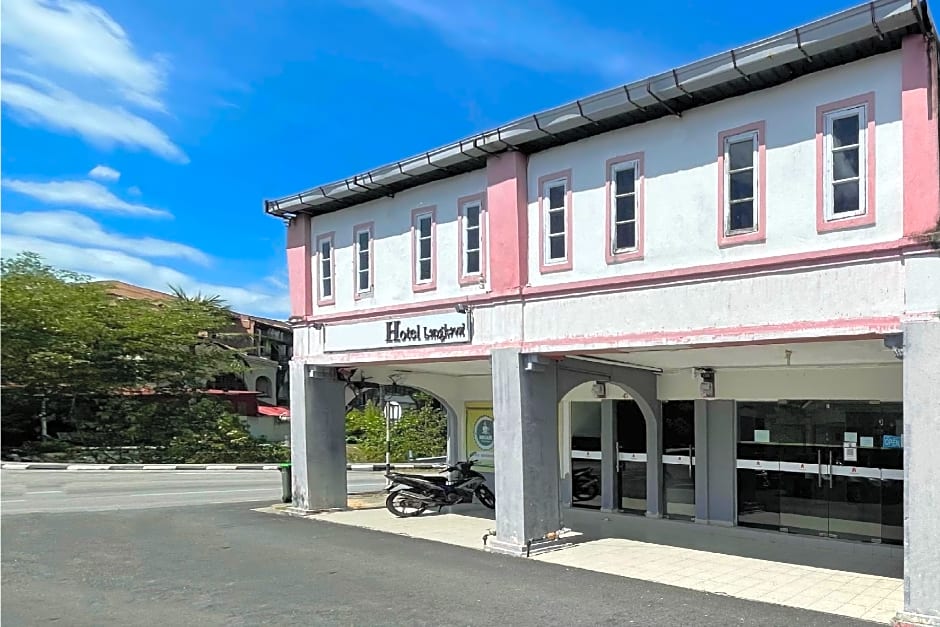 OYO 90324 Muar Station Hotel