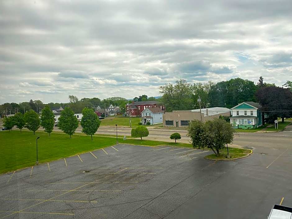 Clarion Hotel Conference Center on Lake Erie