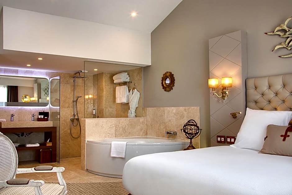 Grand Hotel Des Sablettes Plage, Curio Collection By Hilton