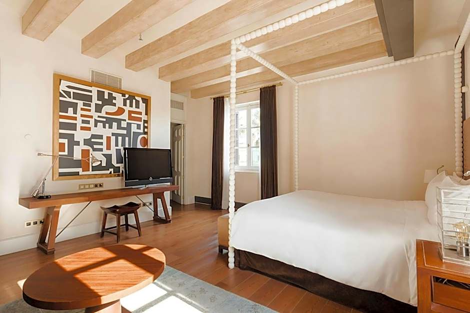 DO Plaça Reial powered by Sonder