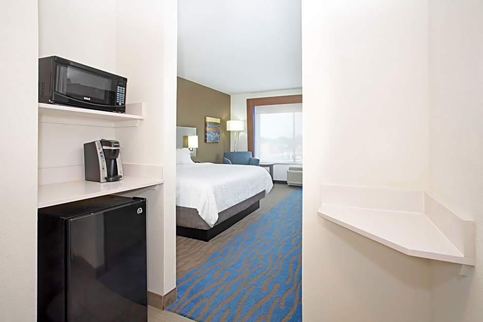 Holiday Inn Express & Suites Great Bend By IHG