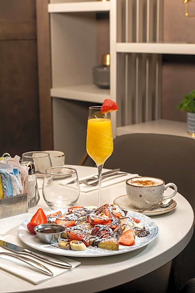 DoubleTree By Hilton Montreal Airport