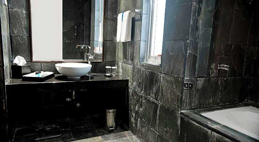 Ocean Edge Suites & Hotel Colombo