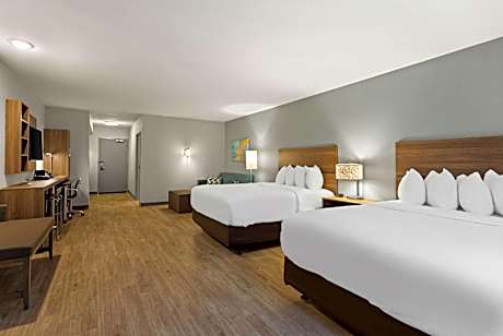 Queen Suite with Two Queen Beds and Tub - Disability Access/Non Smoking/Interior Hall