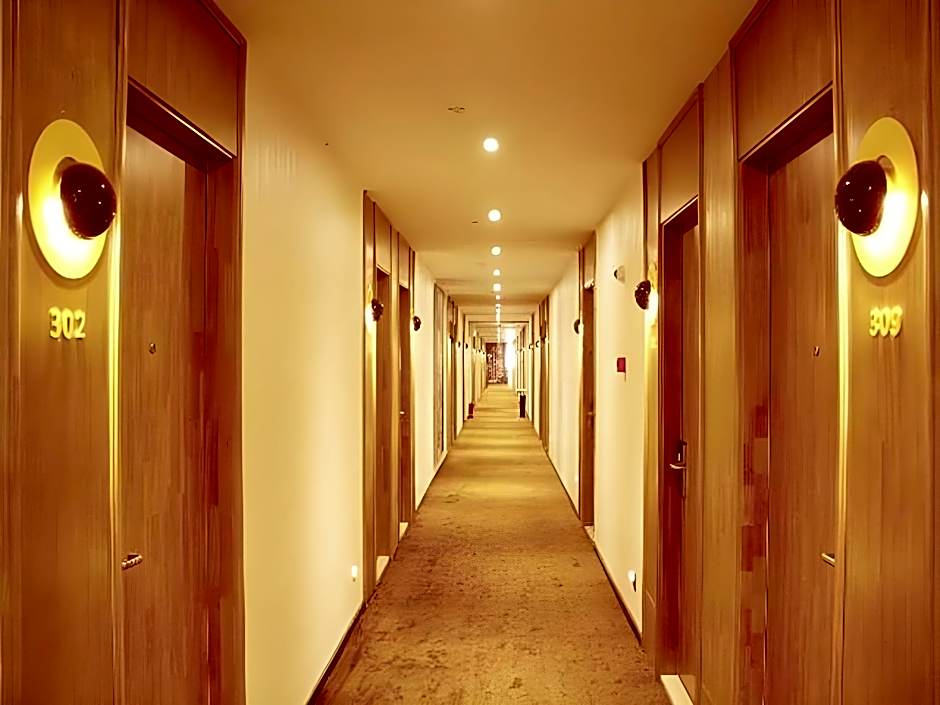 IU Hotel Yulin Zhonggang RT Mart