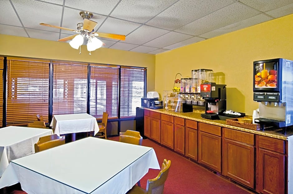 Americas Best Value Inn & Suites Hesston